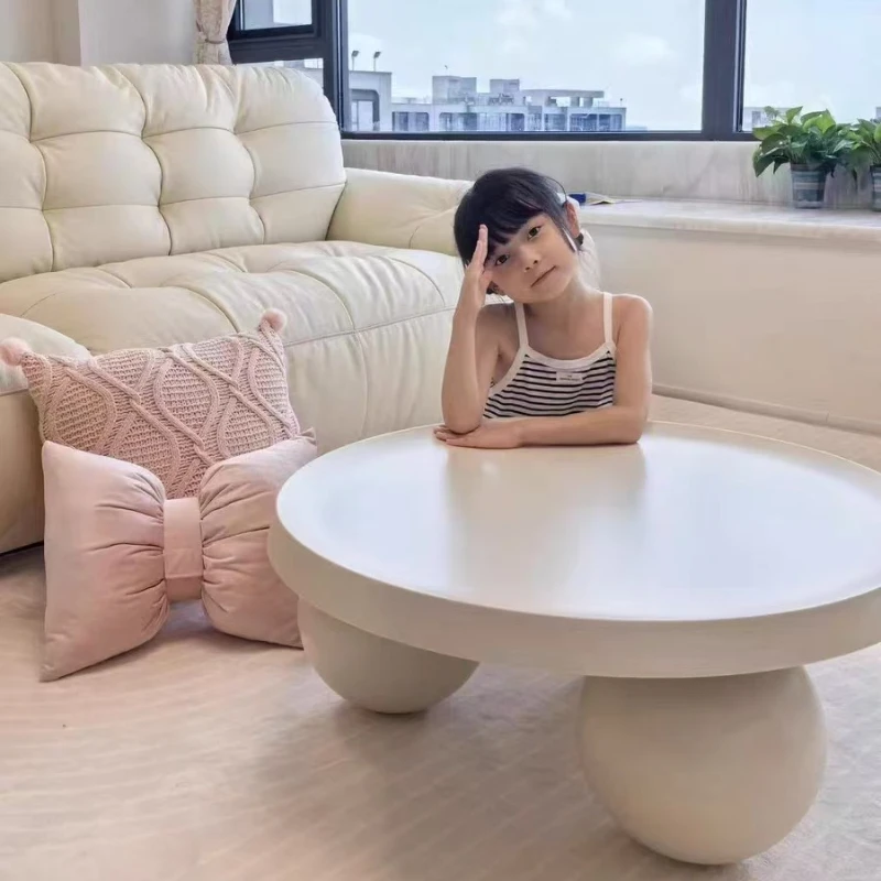 Cremeweißer Couchtisch - Niedliches Wolken-Design Beistelltisch mit 3 Beinen für Wohnzimmer Moderner Internet-Trend Kleiner Tisch
