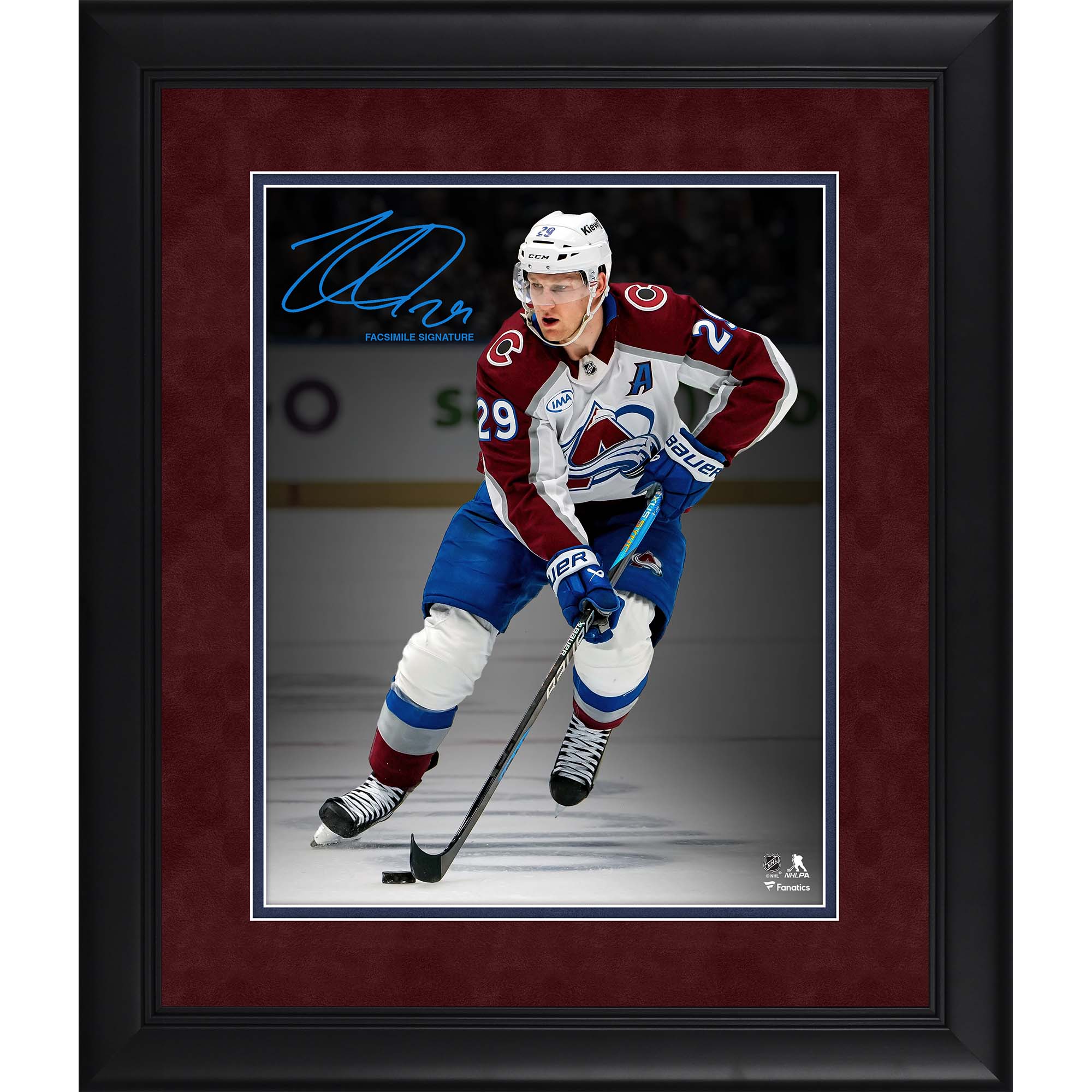 Faksimile-Unterschrift von Nathan MacKinnon (Colorado Avalanche), gerahmt , 11" x 14" Spotlight-Fotografie Image