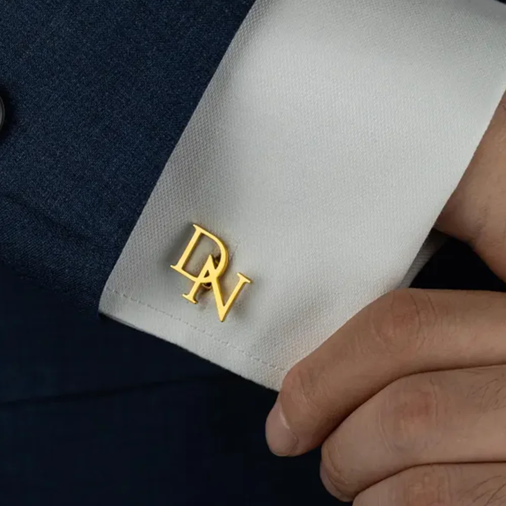 Personalisierte individuelle Manschettenknöpfe aus Edelstahl mit Erstbuchstaben für die Hochzeit des Bräutigams. Manschettenknöpfe für Herren als Geschenk für Ihn Image