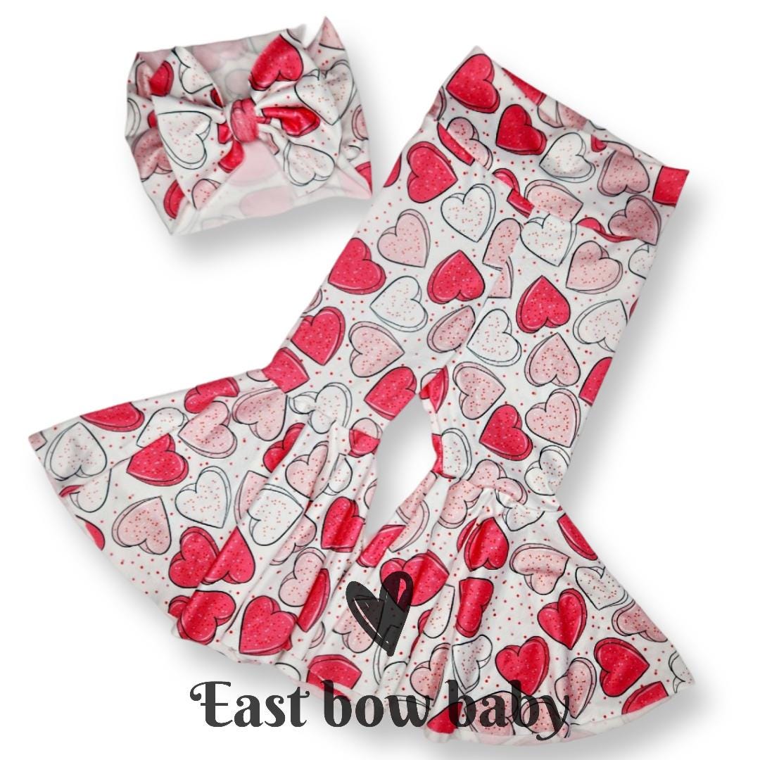 Set a zampa d'elefante rosa per San Valentino, completo per ragazze con stampa a cuore, pantaloni a zampa d'elefante con cuore di caramella, pantaloni