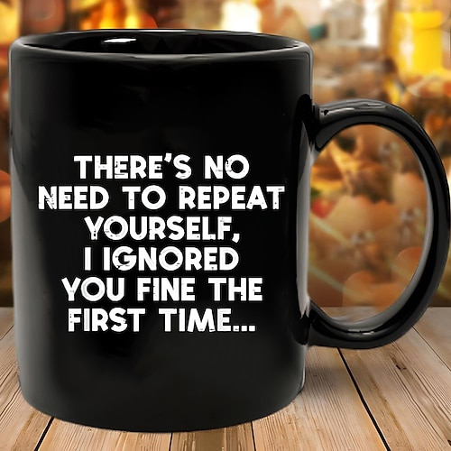 Witzige Geschenktasse mit dem Aufdruck „Du brauchst dich nicht zu wiederholen, ich habe dich schon beim ersten Mal ignoriert" – schwarze Keramiktasse, humorvoll-sarkastisches Geschenk für Image