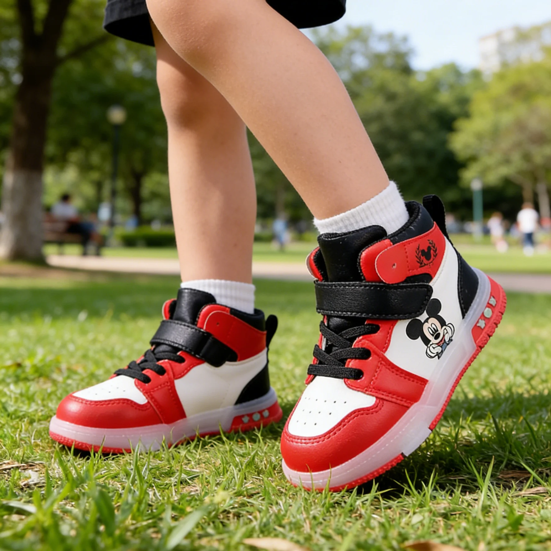 Disney Kinder-Sneaker für Jungen und Mädchen, Mickey, LED-Licht, Sportschuhe, Studentenschuhe, Haken, rutschfest, für Kinder, Outdoor-Schuhe, Basketballschuhe