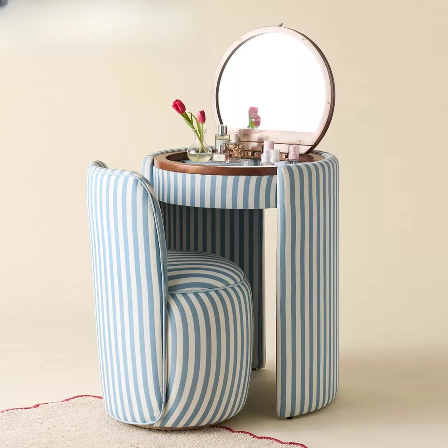 Minimalistischer Schminktisch mit Spiegel, multifunktionales Designer-Modell, kreatives, hochwertiges, modernes Modell für kleine Wohnungen, in dem man Make-up aufbewahren kann