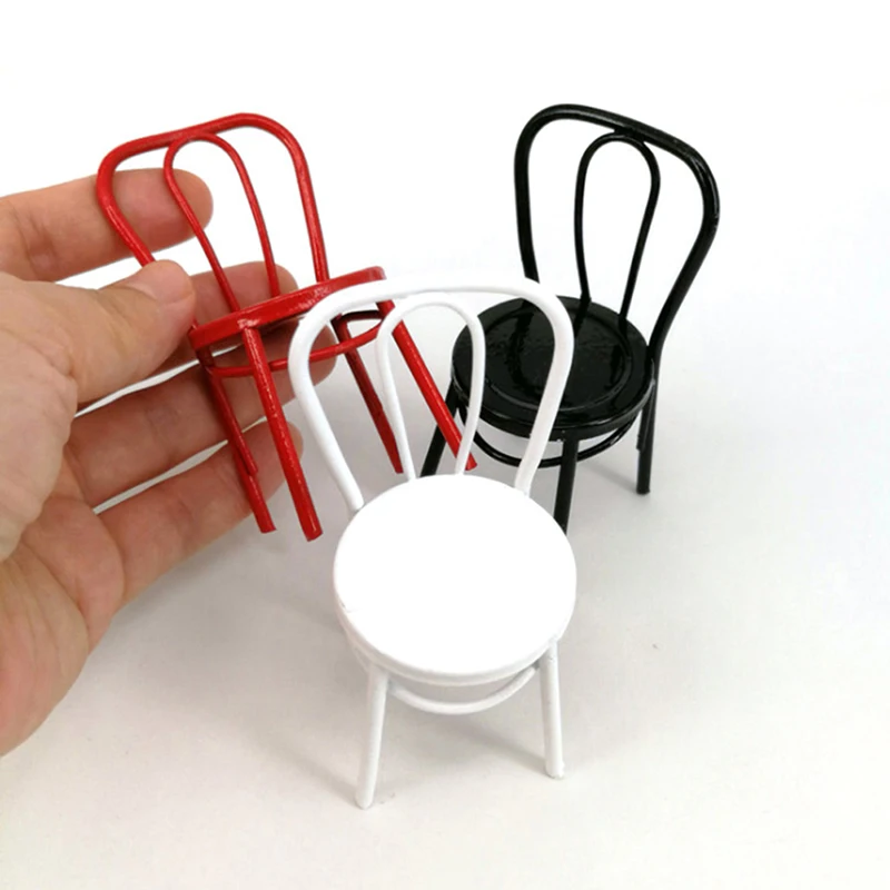 1pc antike Puppenhaus Miniatur Eisen rot weiß Stuhl Modell für Puppen Haus möbel für Puppen Mini Stuhl Spielzeug für Kinder Image