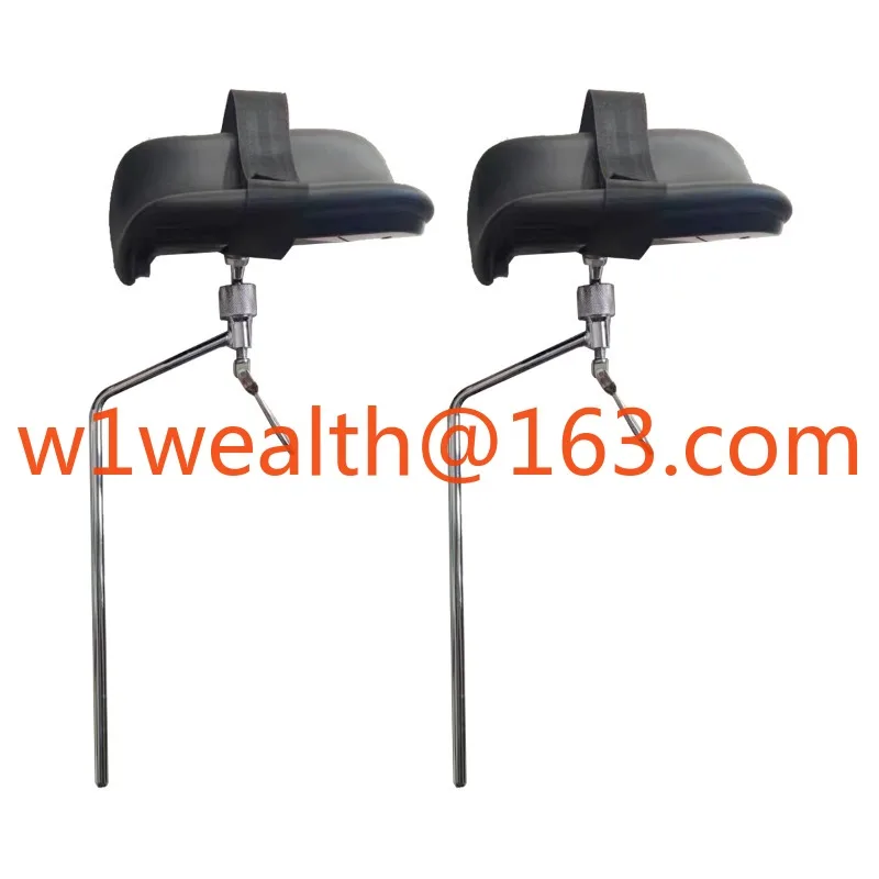 Neues Zubehör für den Operationstisch. Gynäkologisches Untersuchungsbett. Beinstützhalterung. Verstellbare Fußstütze mit Beinstütze Image