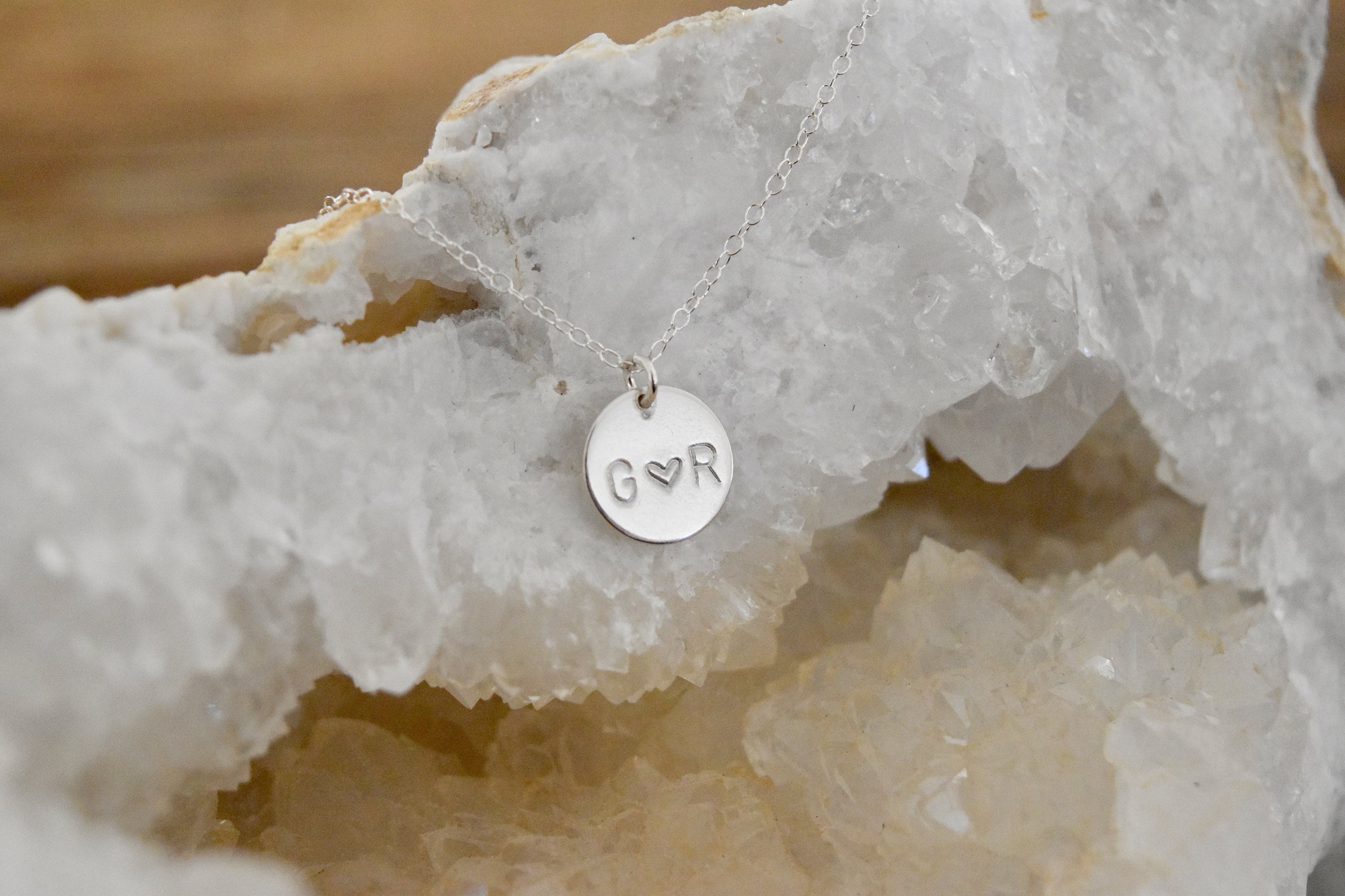 Collana con iniziale, collana con iniziale personalizzata, collana d'amore, collana con iniziale incisa, collana con iniziale d'amore