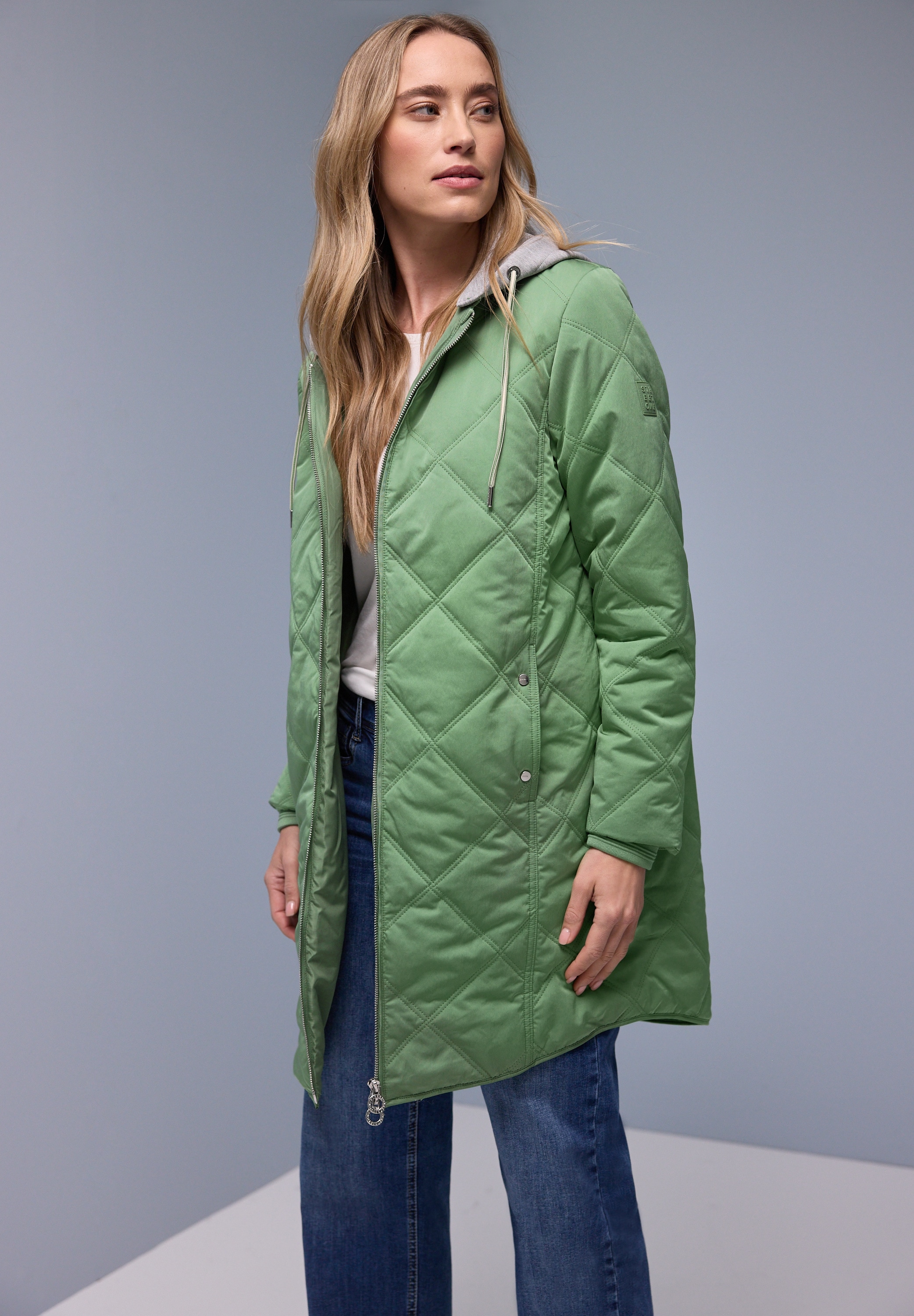 Steppjacke STREET ONE, Damen, Gr. 44, mint breeze, Web, Obermaterial: 55% Polyester, 45% Polyamid. Futter: 100% Polyester. Wattierung: 100% Polyester (REPREVE), unifarben, lässig geschnitten Po-bedeckend, Rundhals, Bündchen, Jacken Steppjacke, mit...