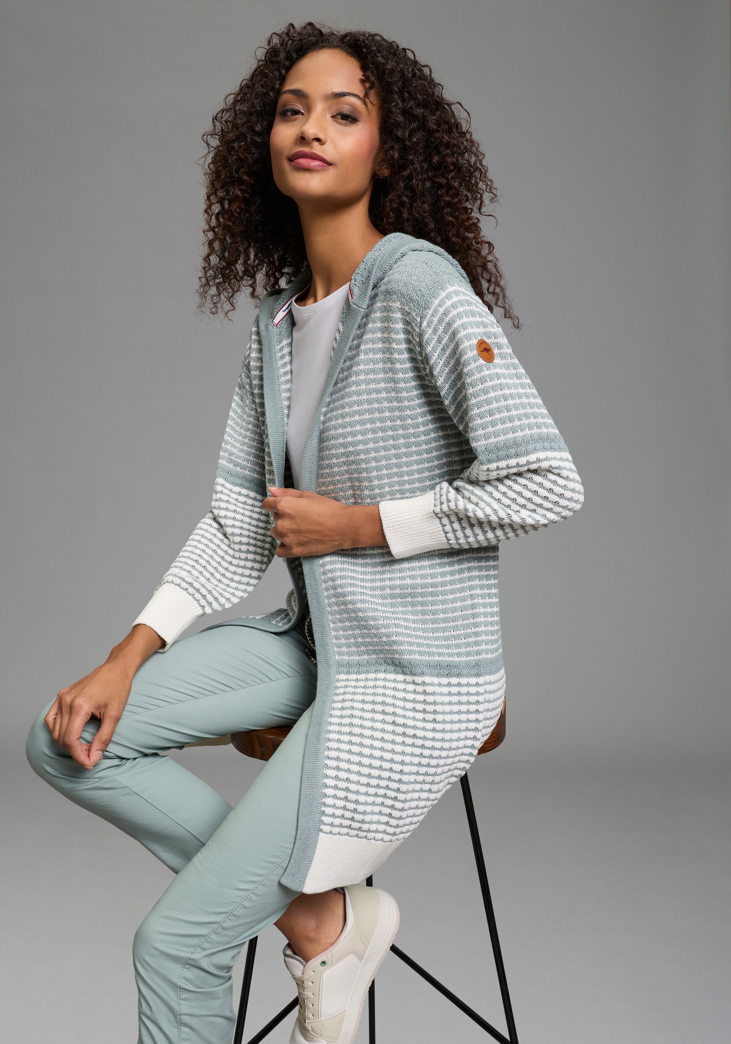 Kapuzenstrickjacke KANGAROOS, Damen, Gr. 36/38, türkis, sanftes weiß, Strick, Obermaterial: 50% Baumwolle, 50% Polyacryl, lässig geschnitten lang, Rippbündchen, Strickjacken, mit angesagtem Strickmuster