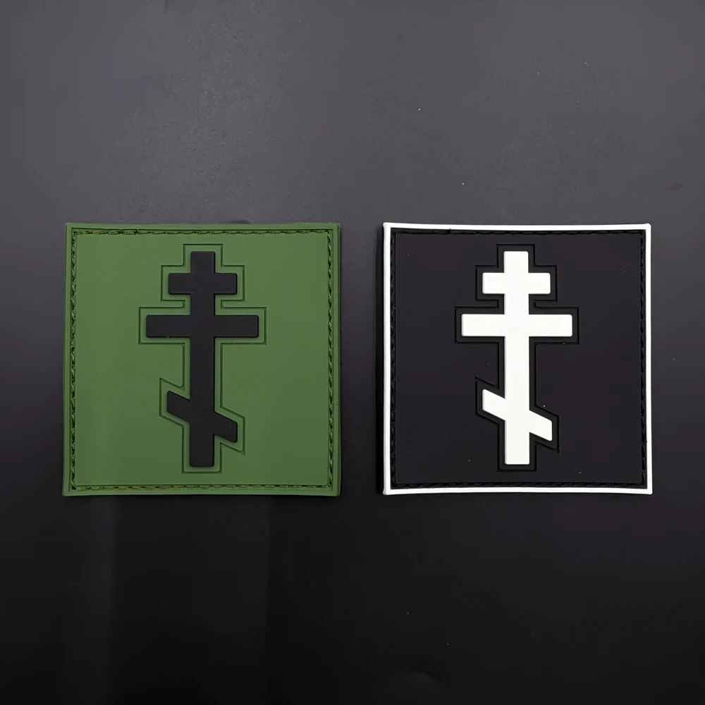 Ein PVC-Aufnäher mit Kreuz-Logo-Muster, mit Leuchteffekt im Dunkeln, hat einen Haken auf der Rückseite, geeignet zum Dekorieren von Taschen, Rucksäcken, Westen und Kleidung, bestickter Aufnäher, Image