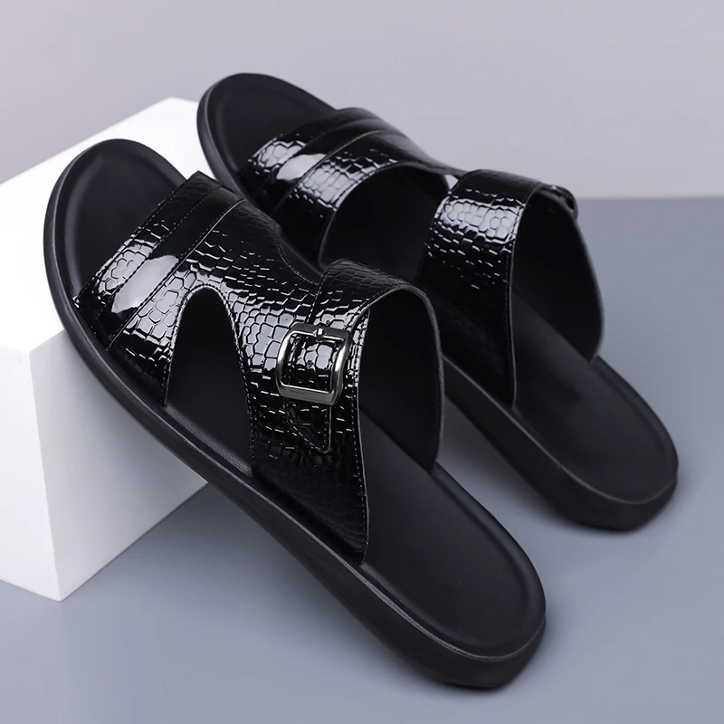 Herren Sommer Freizeitsandalen Atmungsaktiv Wasserdicht Rutschfest Weiche Sohle Strandschuhe Zwei-Wege-Slip-On Pantoffeln PVC-Material Image