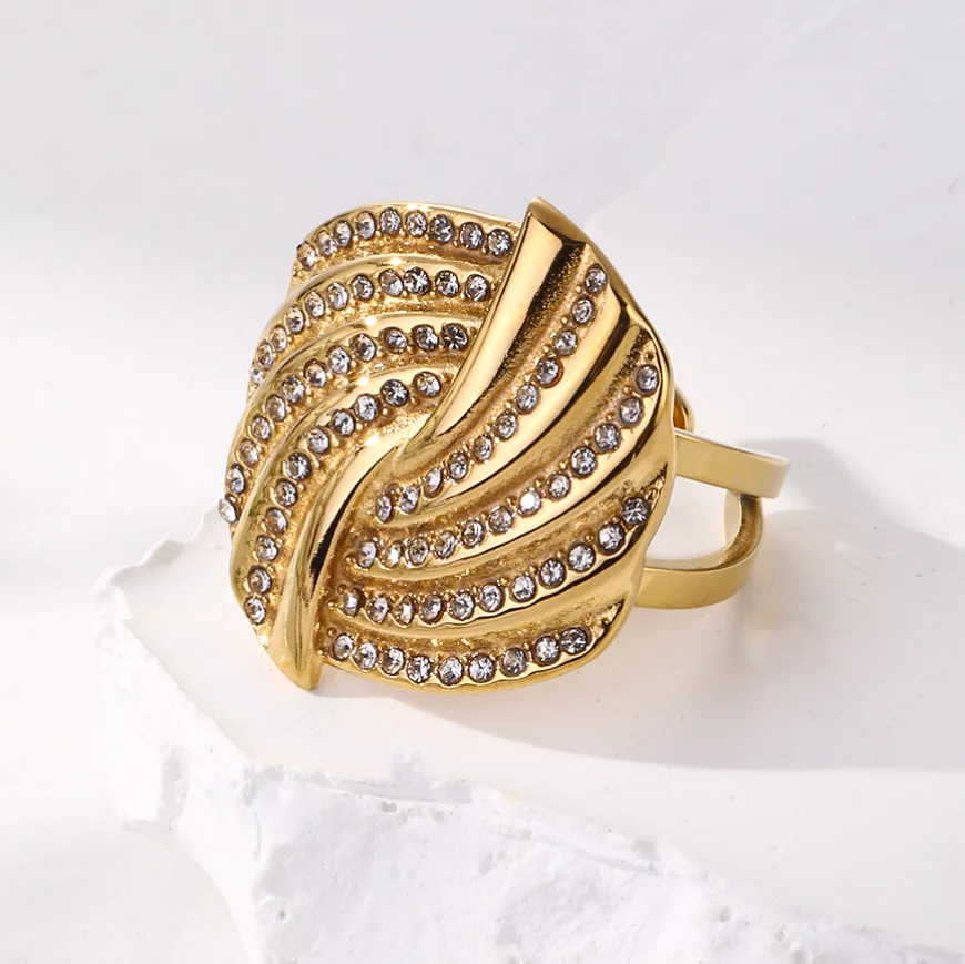 Commercio all'ingrosso impermeabile di lusso alla moda da donna 18K placcato oro strass gioielli da donna in acciaio inox zircone anelli 2025