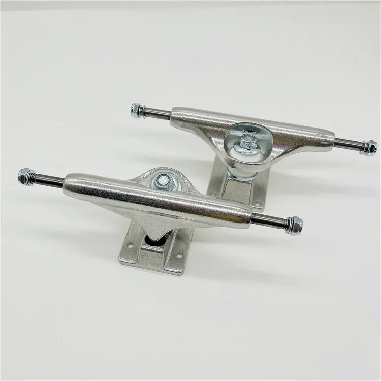 Truck per Skateboard in Alluminio 5.25'' Colore Argento con Logo Personalizzato Vendita all'Ingrosso