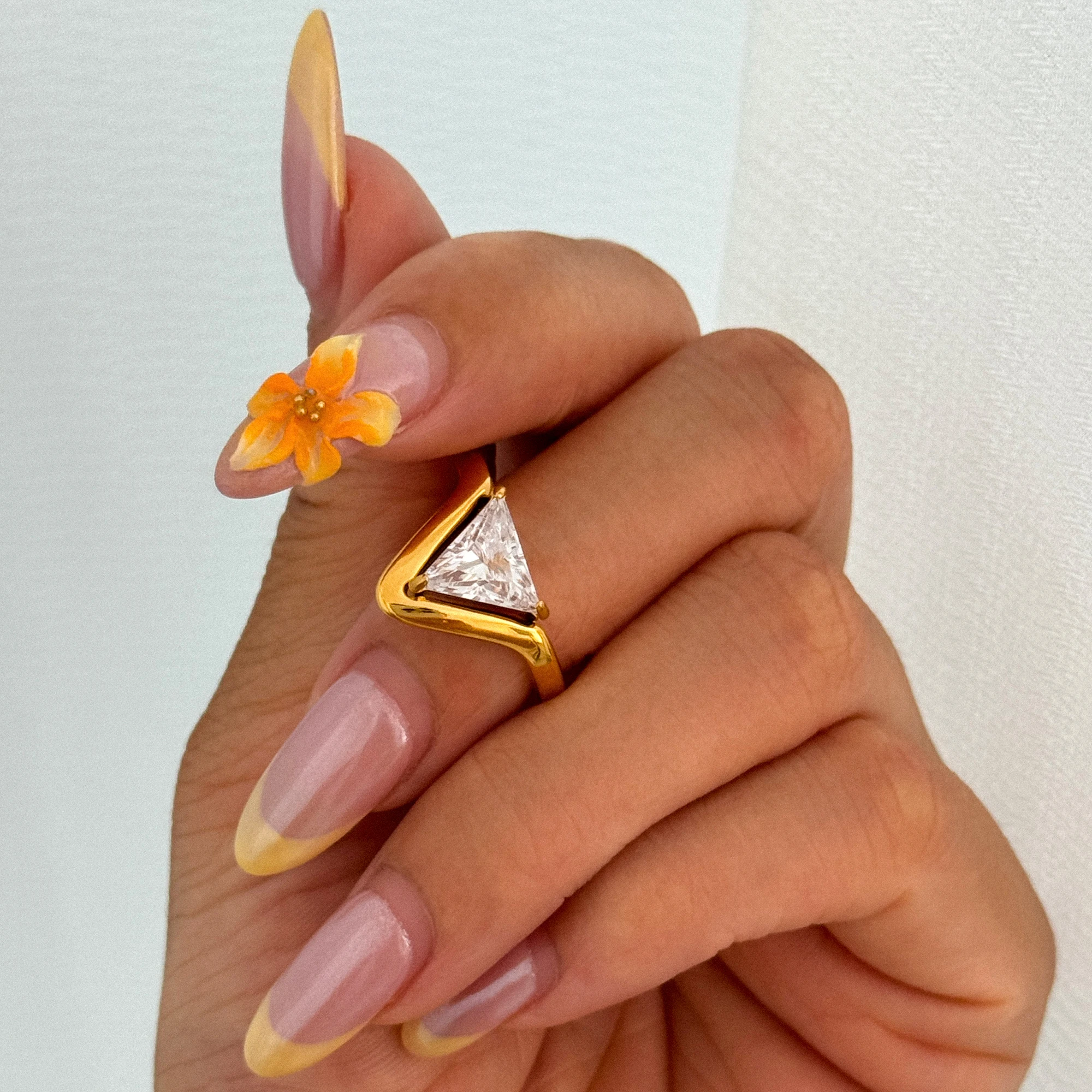 NUOVO ANELLO BOHO TRIANGOLARE UNICO CON ZIRCONIA FRANCESE Raffinato Anello Autunnale Dazan 2025 NOVITÀ Placcato Oro 18k PVD in Acciaio Inossidabile Gioiello da Donna