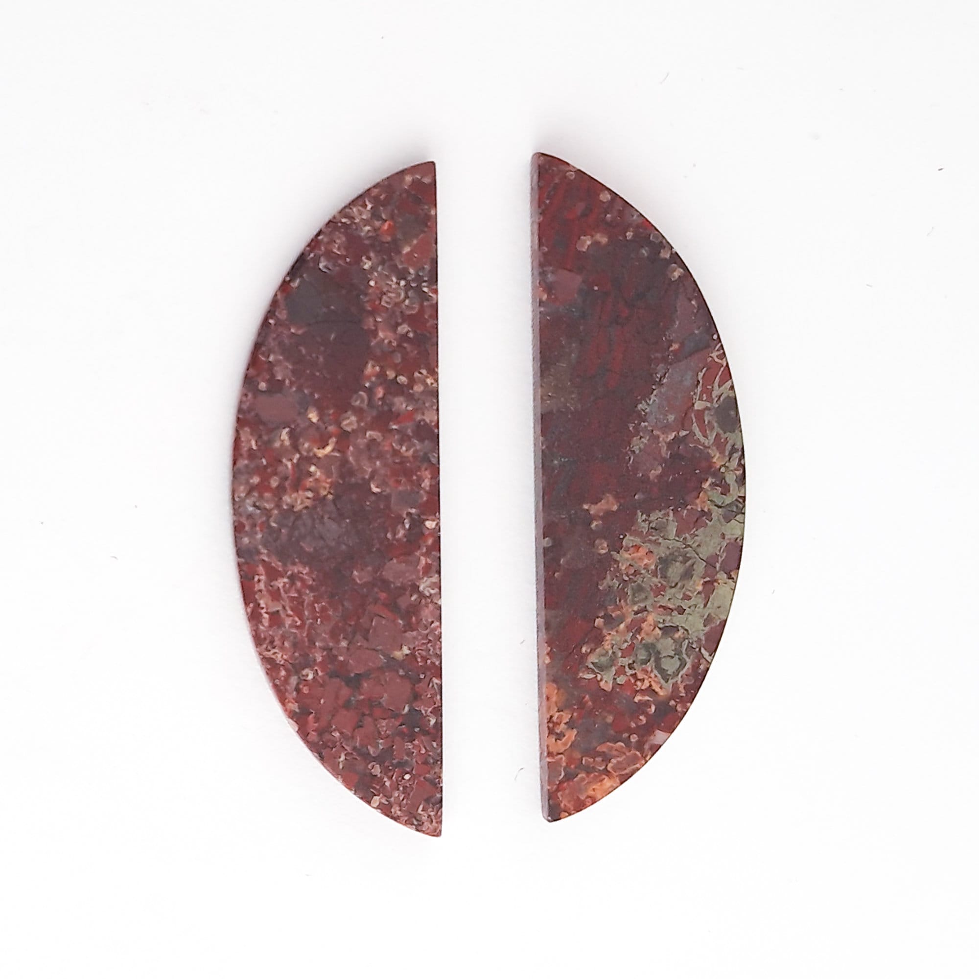 Cabochon lunare di diaspro rosso lungo, 48 mm, cabochon di mezza luna, cabochon di diaspro rosso, cabochon a mezzo cerchio, diaspro brecciato, 2 pezzi