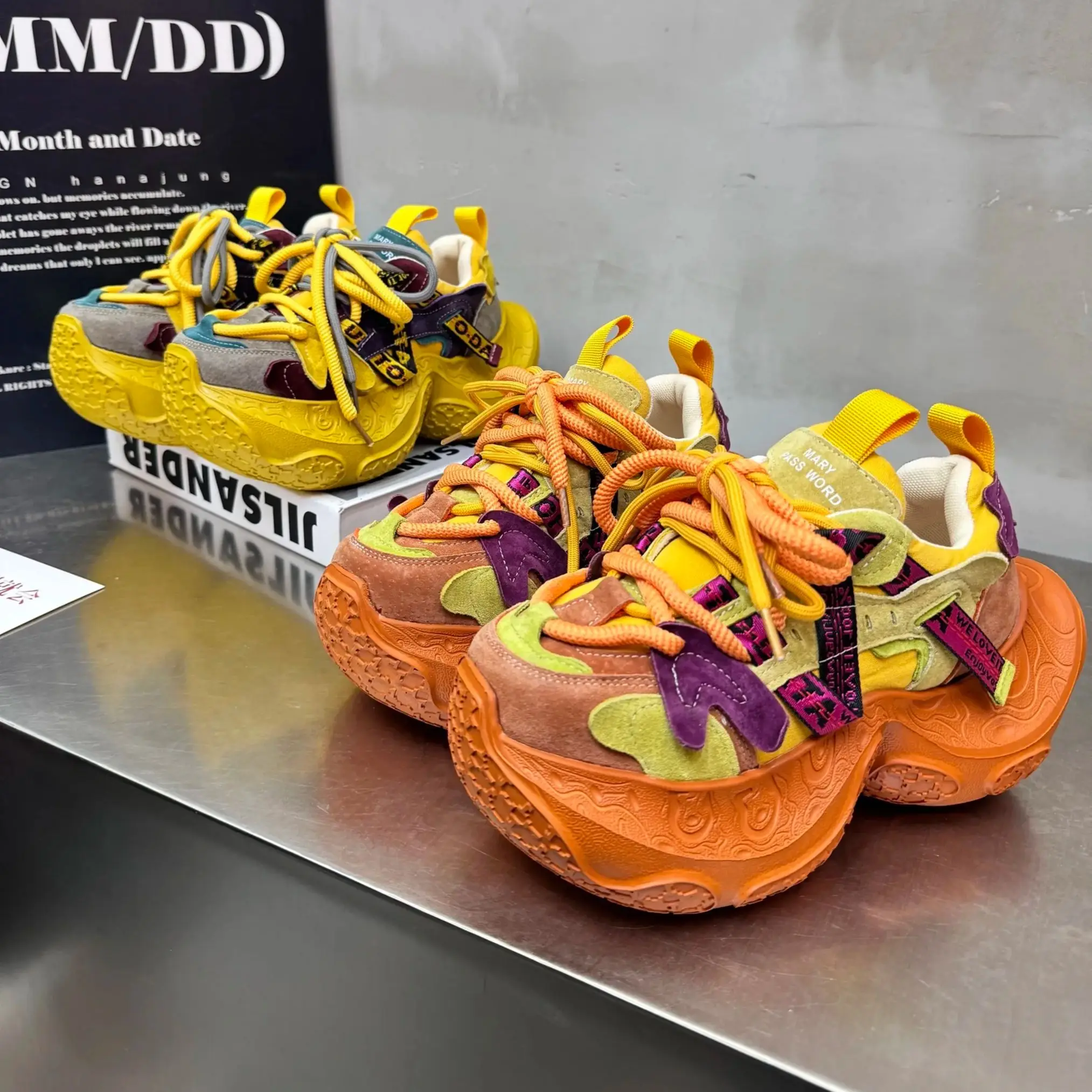 Klobige Damen-Turnschuhe mit dicken Sohlen, trendiges Spezialdesign, Absätze, Outdoor-Schuhe, Alltagskleidung, Gelb, Orange, Modedesignermarke 2025,