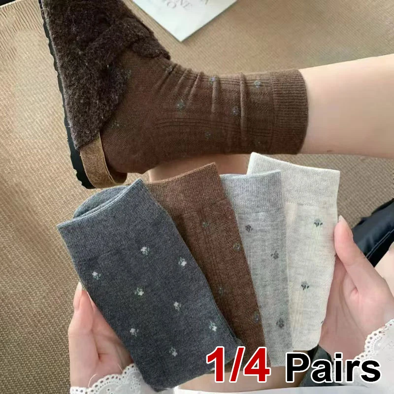 1/4 paar Frauen Herbst Winter Kleine Blumenmuster Mitte Rohr Socken Retro Modische Maillard Stil Weiche Bequeme Freizeit Socken Image