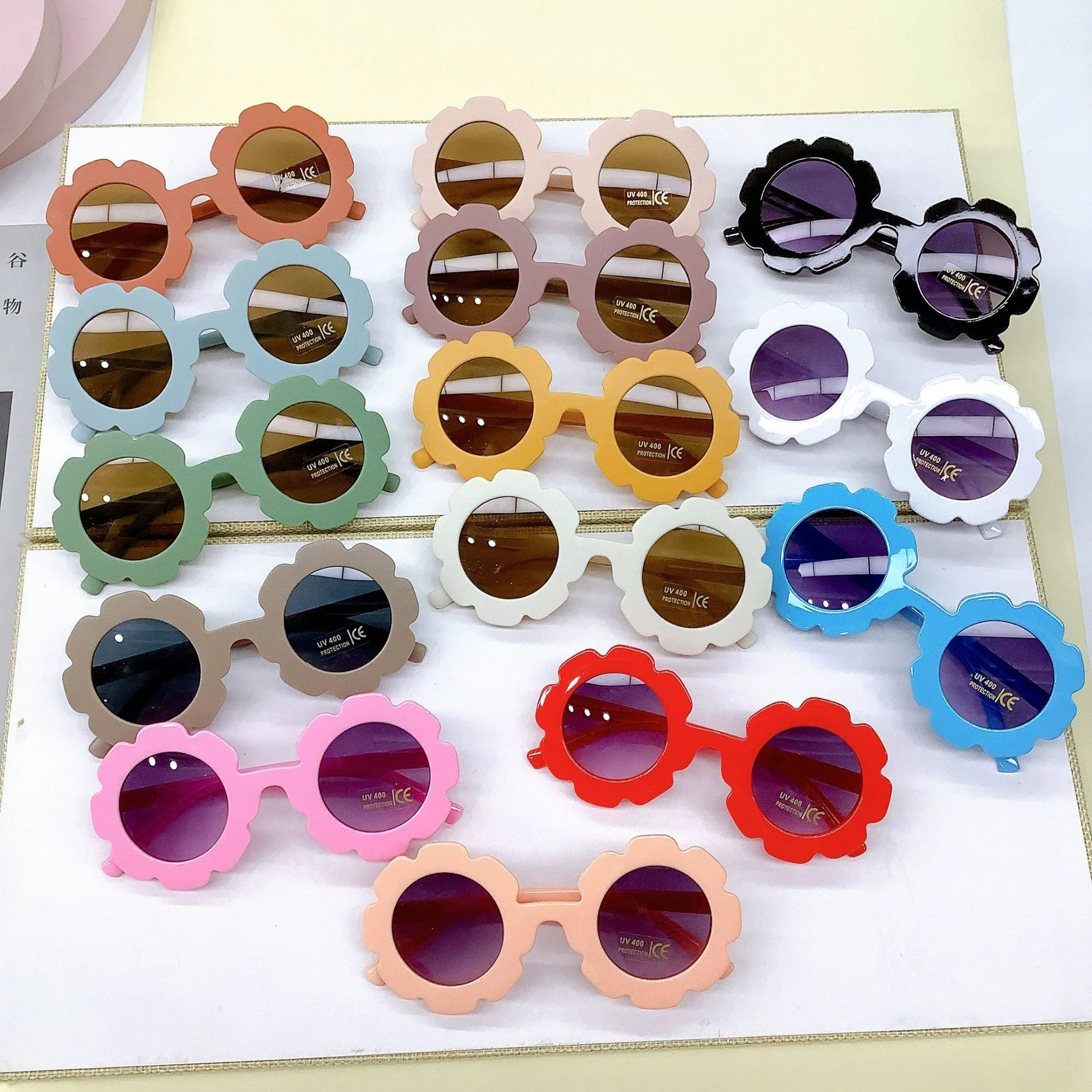 2023 neue süße Baby-Sonnenbrille mit Milchgläsern und Farbserie Image