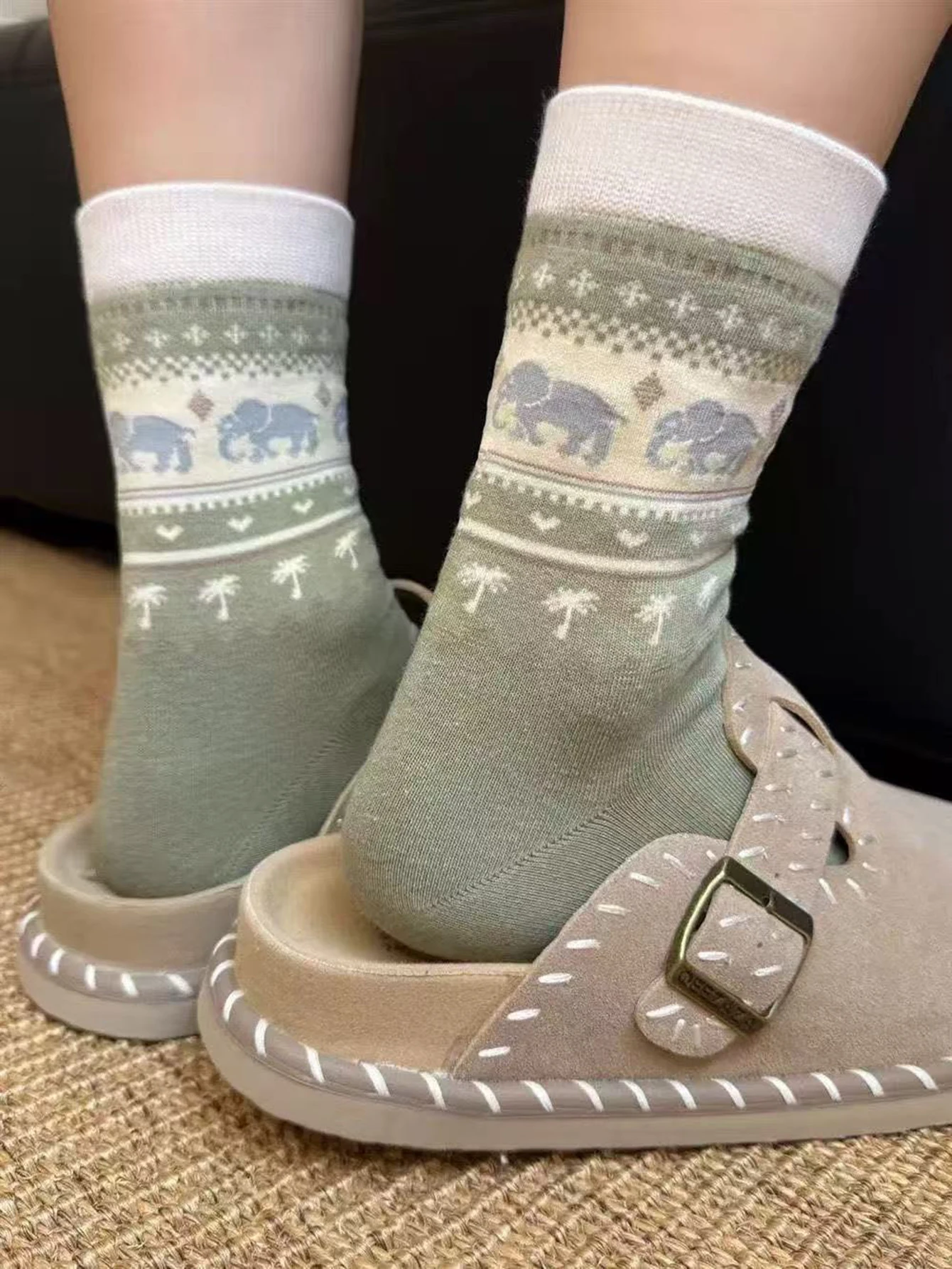 1/4pairs Herbst und Winter Frauen Warme Mitte Rohr Socke Niedlichen Cartoon Anime Socken Atmungsaktive Dicke Warme Winter Socken Image