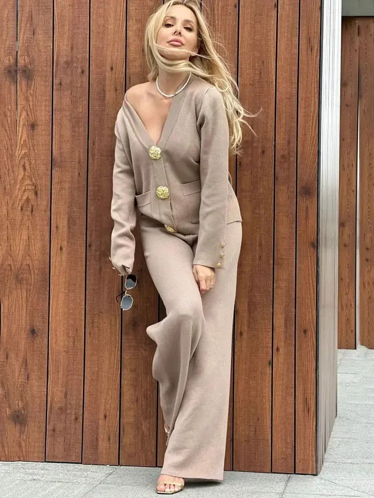 2024 Casual frauen Gestrickte Hosen Set V-ausschnitt Lange Ärmeln Einreiher Gestrickte Pullover Strickjacke + Flare Hosen Zwei Stück set Image