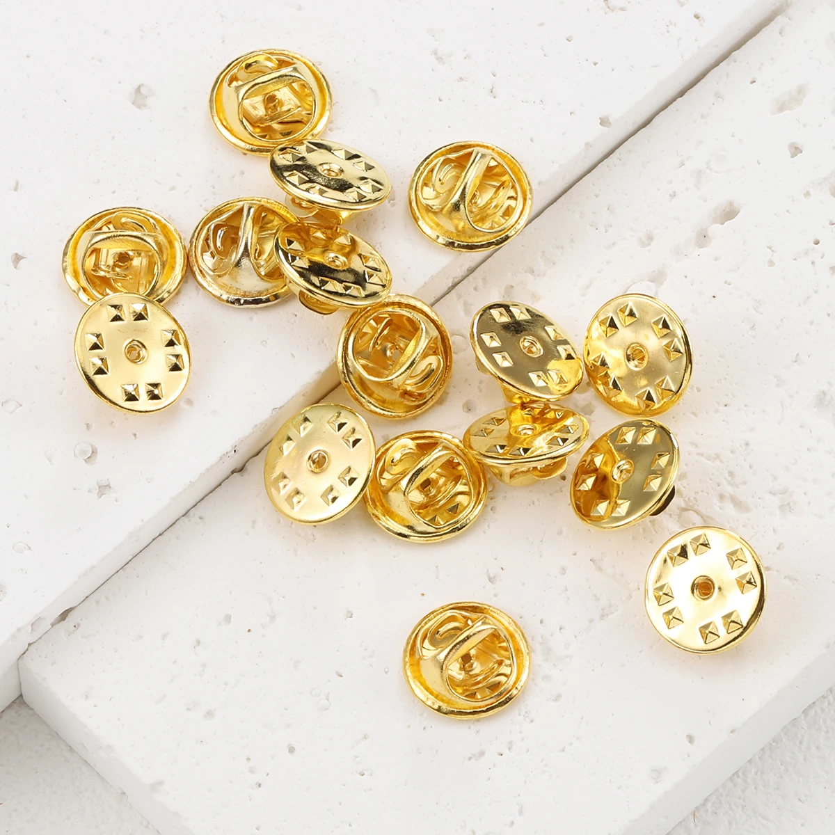 50 Stück Metall Pin Backs Brosche Squeeze Abzeichen Pin Cap Schmetterling Kupplung Verschluss Ersatz Image