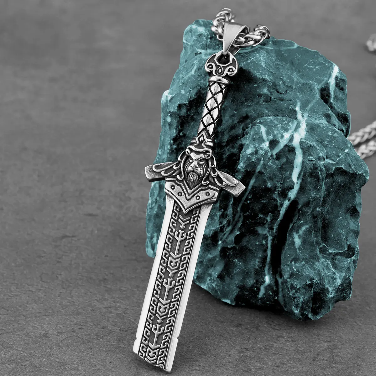 Wikinger Krieger Odin Schwert Halskette Edelstahl Herrenmode Amulett Anhänger Vintage Punk Charme nordischen Schmuck Großhandel Image