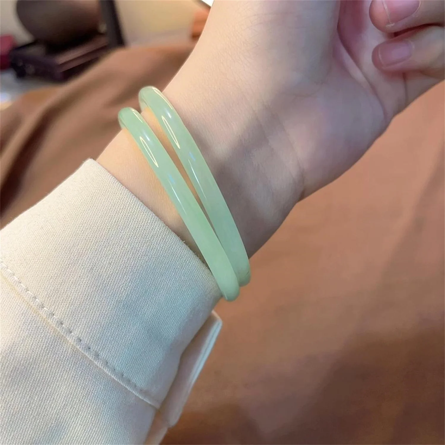 2 Teile/satz Nachahmung Natürliche Jade Einfarbig Jingle Armreifen Vintage Palace Einfache Glas Armband Chinesischen Stil Alte Schmuck Image