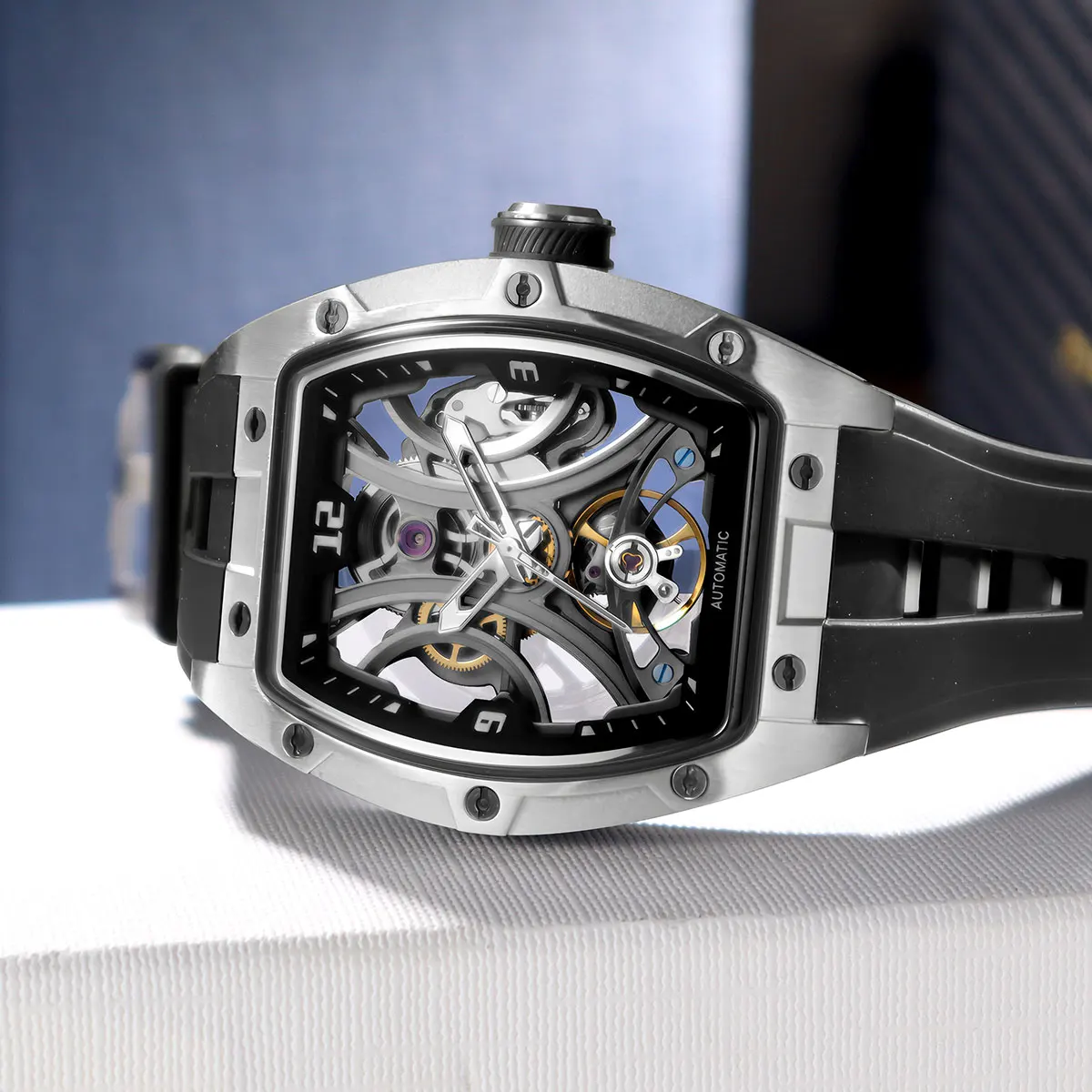 MEGIR Modische Sport-Mechanikuhr für Herren, automatische Armbanduhr mit Automatikaufzug, Silikonarmband, transparentes Tonneau-Zifferblatt Image