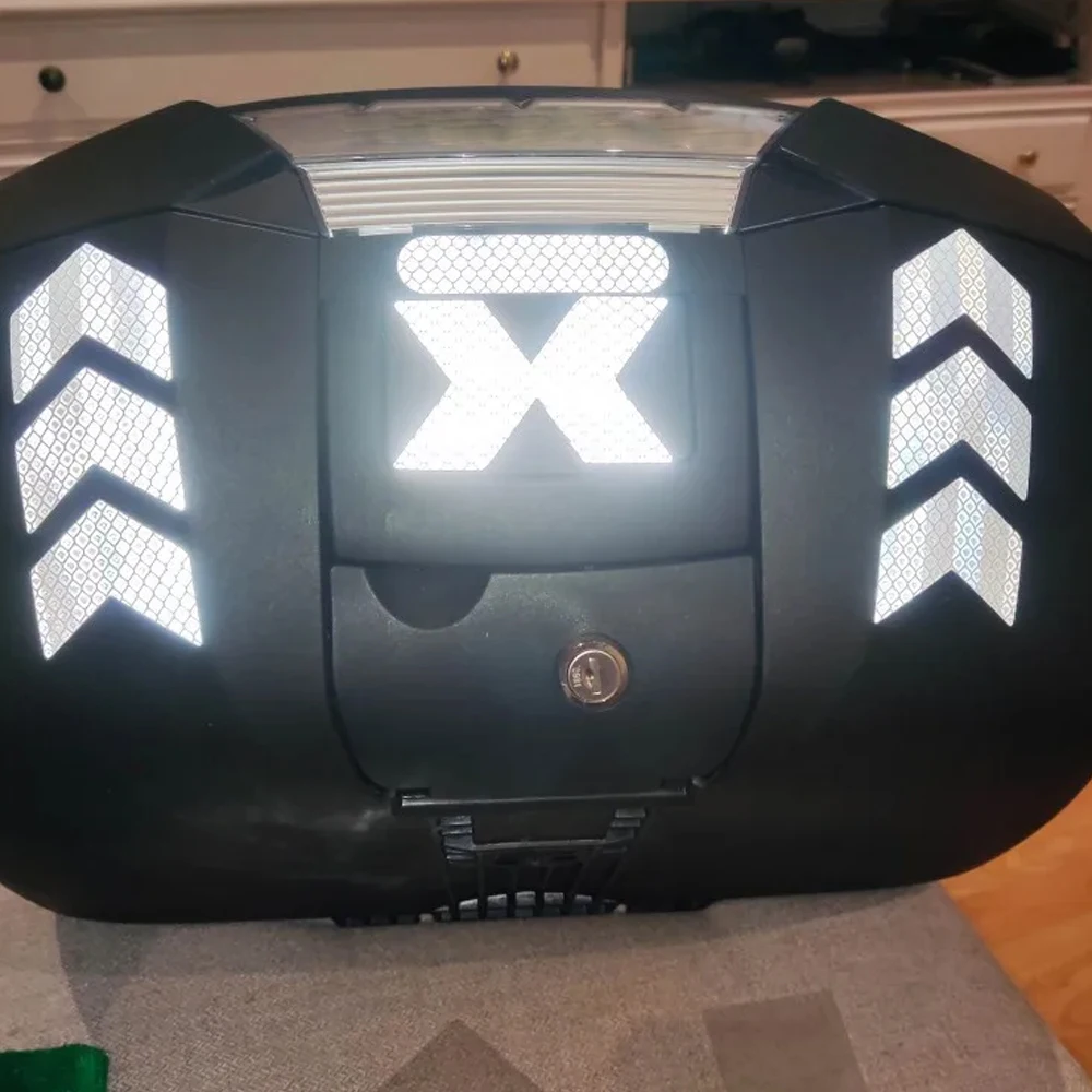 12 Stück/Set Reflektierendes Pfeil-Schild-Klebeband Warnsicherheitsaufkleber für Auto-Stoßstange Kofferraum Reflektor Gefahrenband Motorrad-Zubehör Image