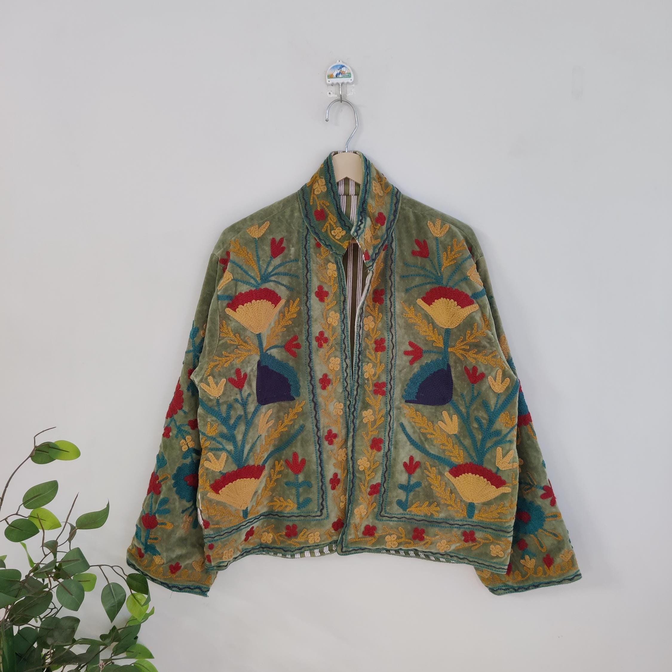 Veste Suzani brodée à la main en velours - Veste Suzani en velours de coton, tissu velours - Manteau Suzani pour femme bohème - Vestes Suzani brodées