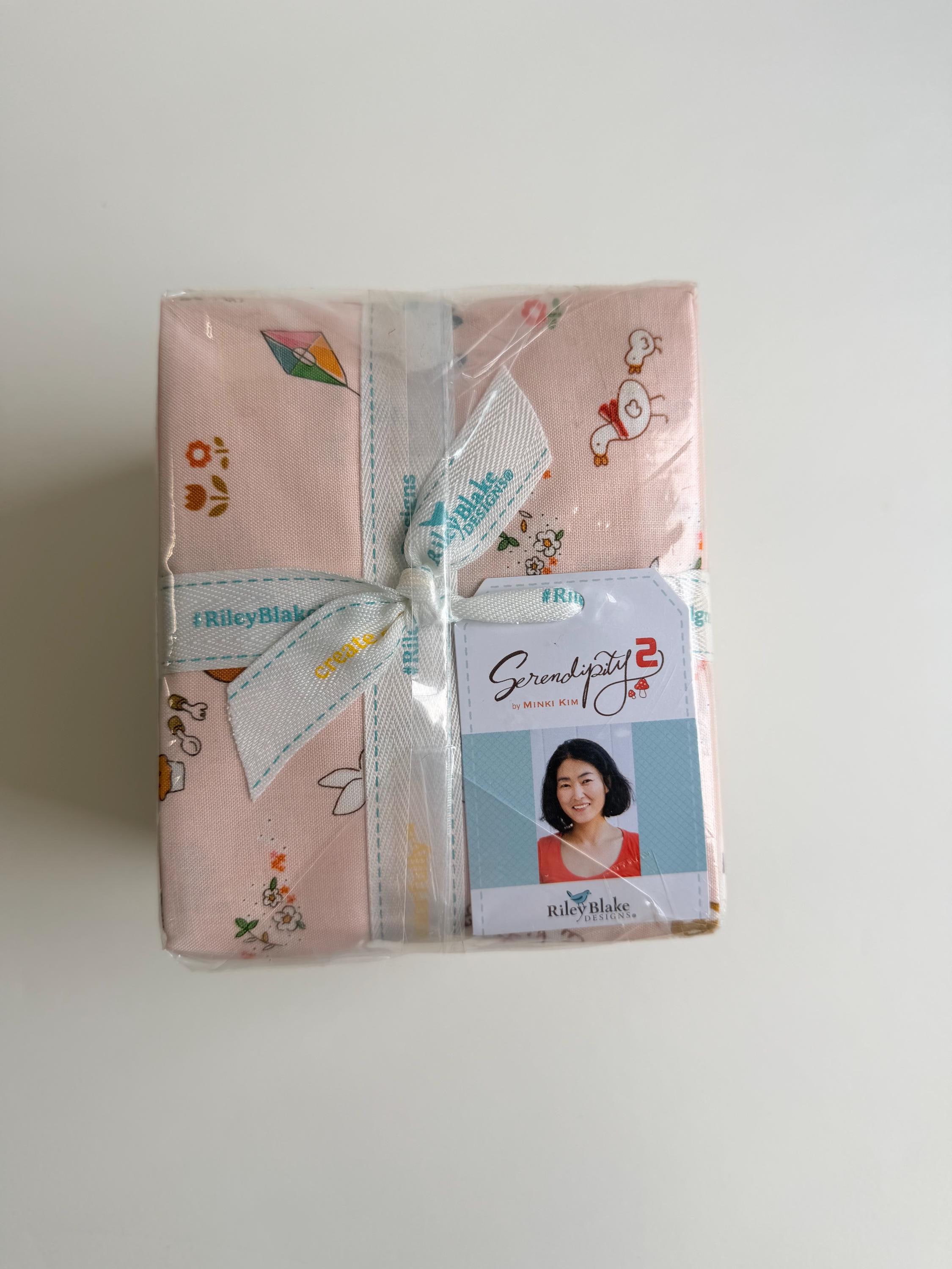 Set di tessuti Serendipity 2 Fat Quarter di Minki Kim per Riley Blake Designs