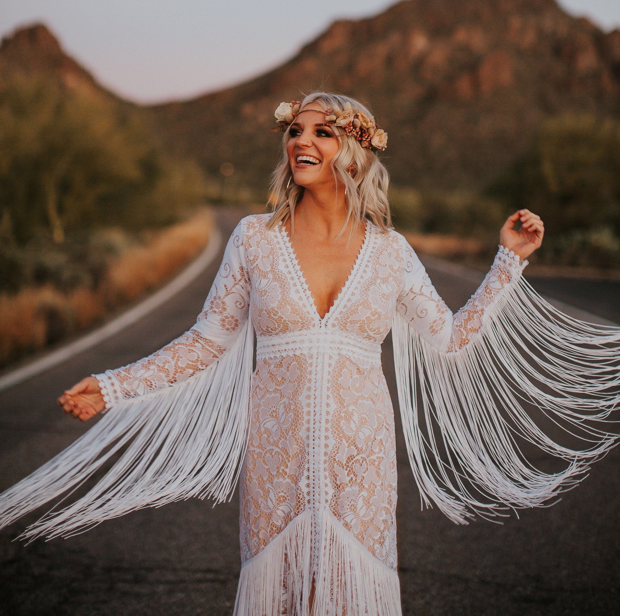 Cher, abito da sposa boho, abito da sposa in pizzo, abito da sposa con frange, abito da sposa hippie, abito da sposa in pizzo vintage, abito da sposa