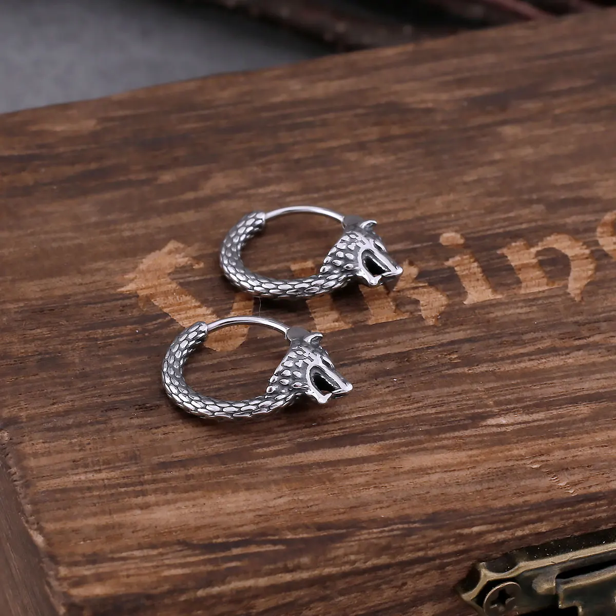 Mode Nordic Odin Wolf Kopf Ohrringe für Männer Edelstahl Punk Coole Biker Vintage Zubehör Vikings Tier Amulett Schmuck Image