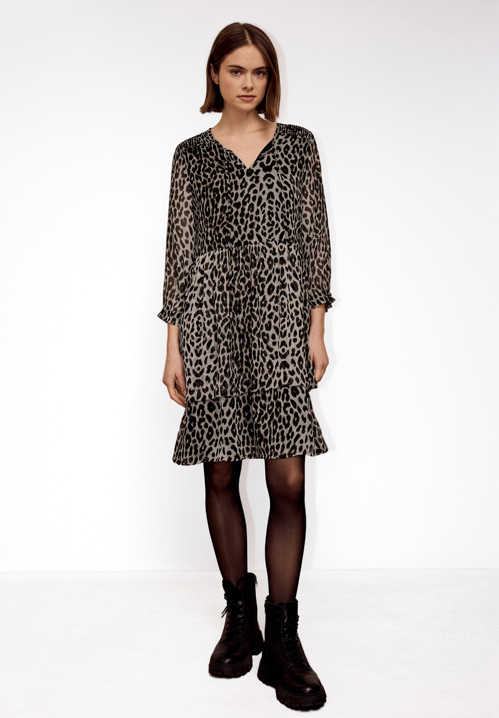 Sommerkleid STREET ONE STUDIO, Damen, Gr. 38, EURO-Größen, schwarz, Stoff, Obermaterial: 100% Polyester; Unterkleid: 100% Modal, comfort fit knieumspielend, V-Ausschnitt, Bündchen, Kleider Sommerkleid, knielang