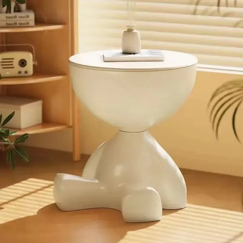 Cremefarbener Couchtisch, Sofa, Bett, Beistelltisch, moderne, einfache Wohnaccessoires, Wohnzimmer-Dekoration, kreative runde Kunststofftische mit flachem Kopf Image