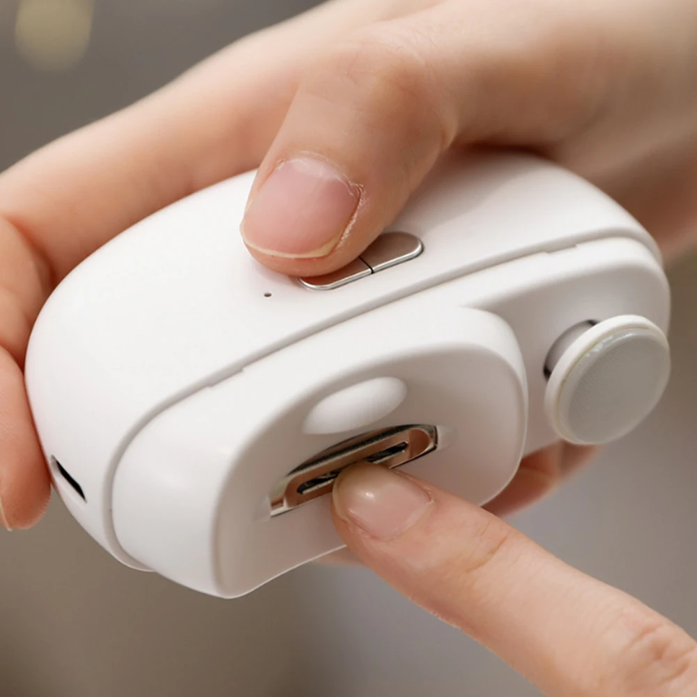 Elektrischer Nagelknipser mit Schleif- und Polierfunktion und Licht Automatischer Nagelschneider Wiederaufladbarer Nageltrimmer für Baby und Erwachsene Image