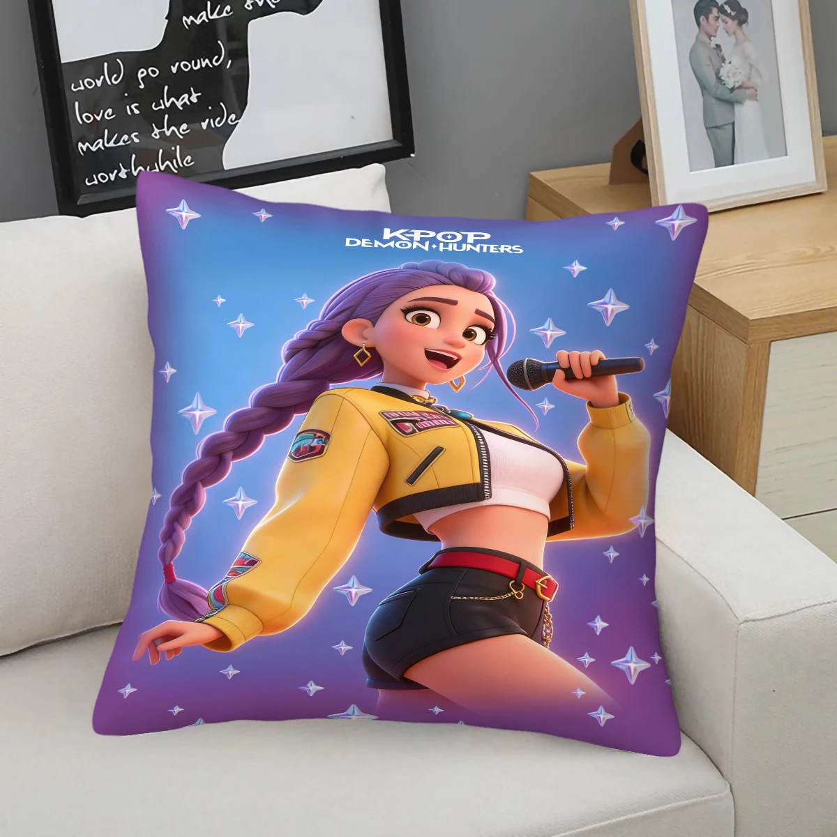 1 Stück Niedliches Anime Huntrix Girl Team Kpop Quadratisches Kissen mit Kernfüllung, Geeignet für Wohnzimmer, Büro, Auto, Ästhetische Café-Dekoration Image