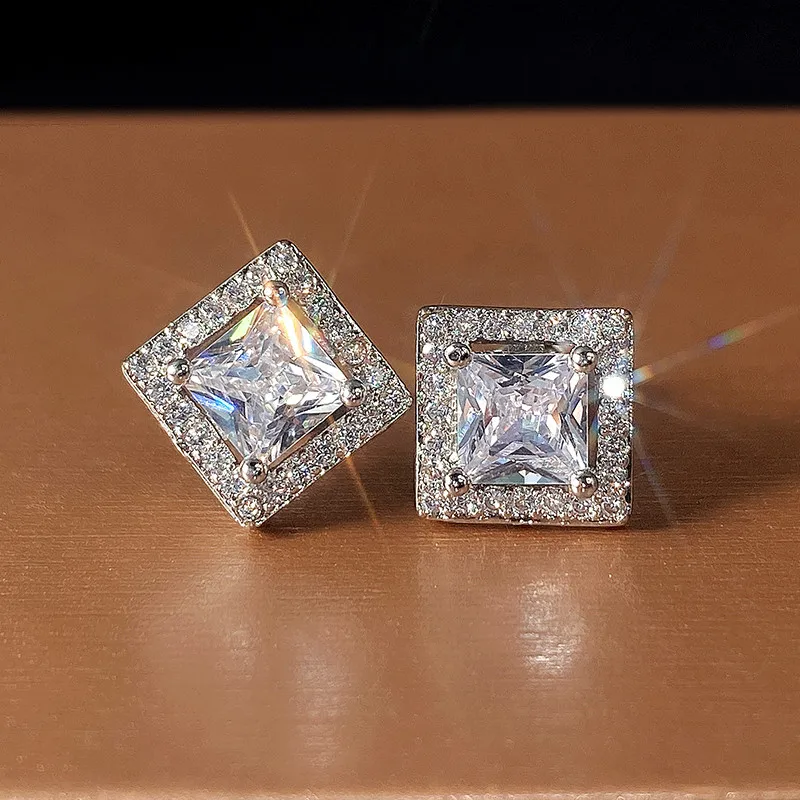Huitan Einfache Quadratische Ohr Piercing Stud Ohrringe Frauen AAA Weiß Zirkonia Mode Vielseitig Weiblich Schmuck Drop Verschiffen Image