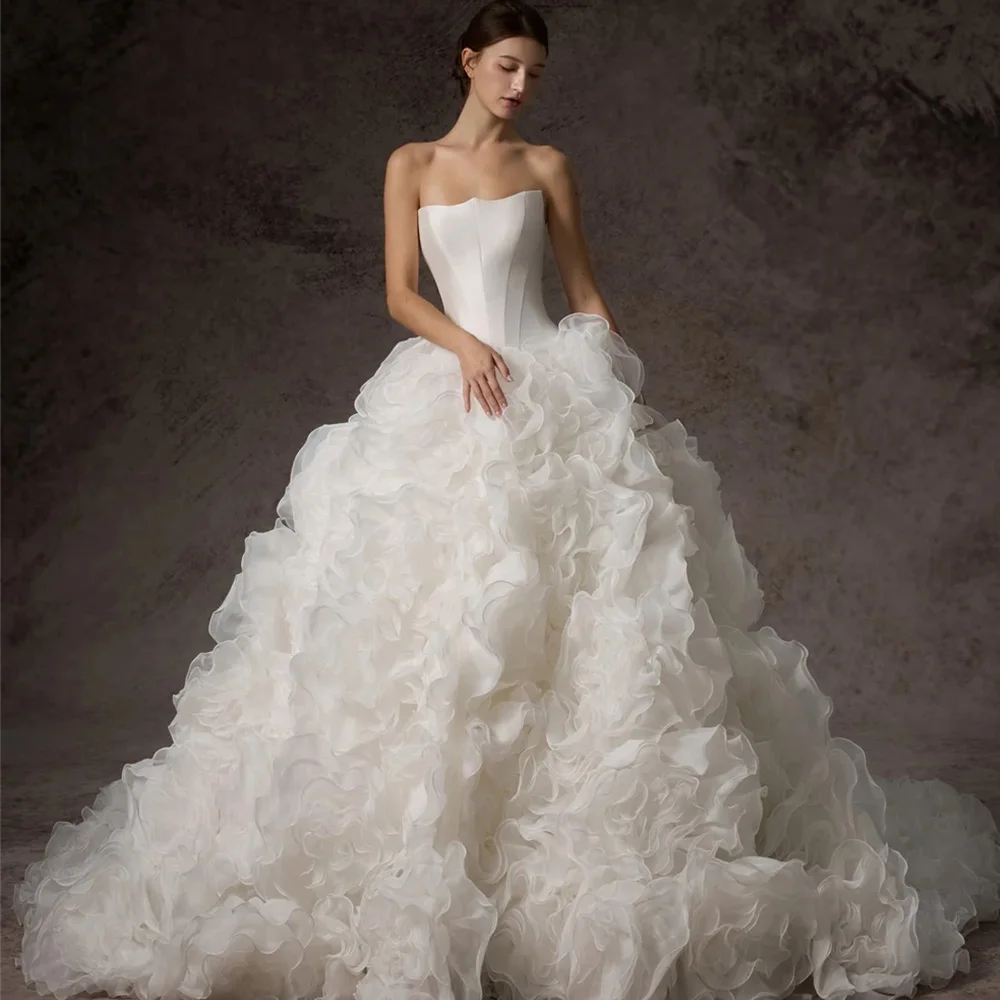 Exquisites Satin-Rüschen-Hochzeitskleid, maßgeschneidert, verträumt, trägerlos, ärmellos, Vestido De Novia, modische A-Linie, Brautkleider aus Tüll Image