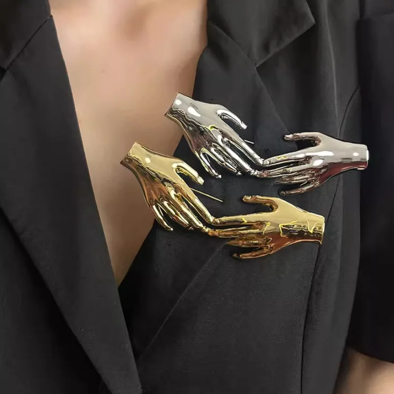 French fashion temperament elegant classic symmetrical hand brooch, suitable for women party collocation