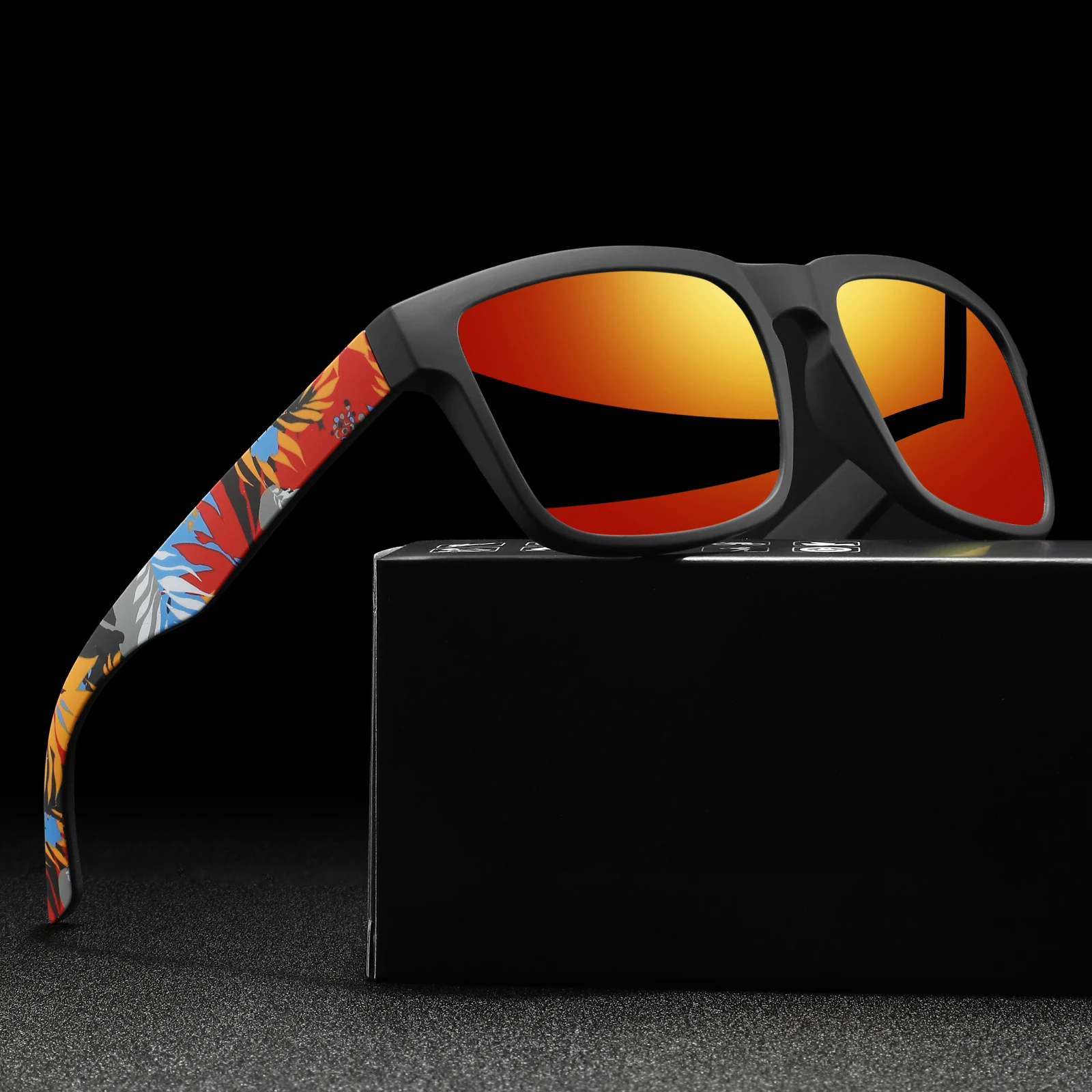 Klassische, quadratische, farbenfrohe, polarisierte Sport-Sonnenbrille – gemusterte Bügel, bequeme Passform zum Radfahren, Angeln, Strand und Freizeit Image