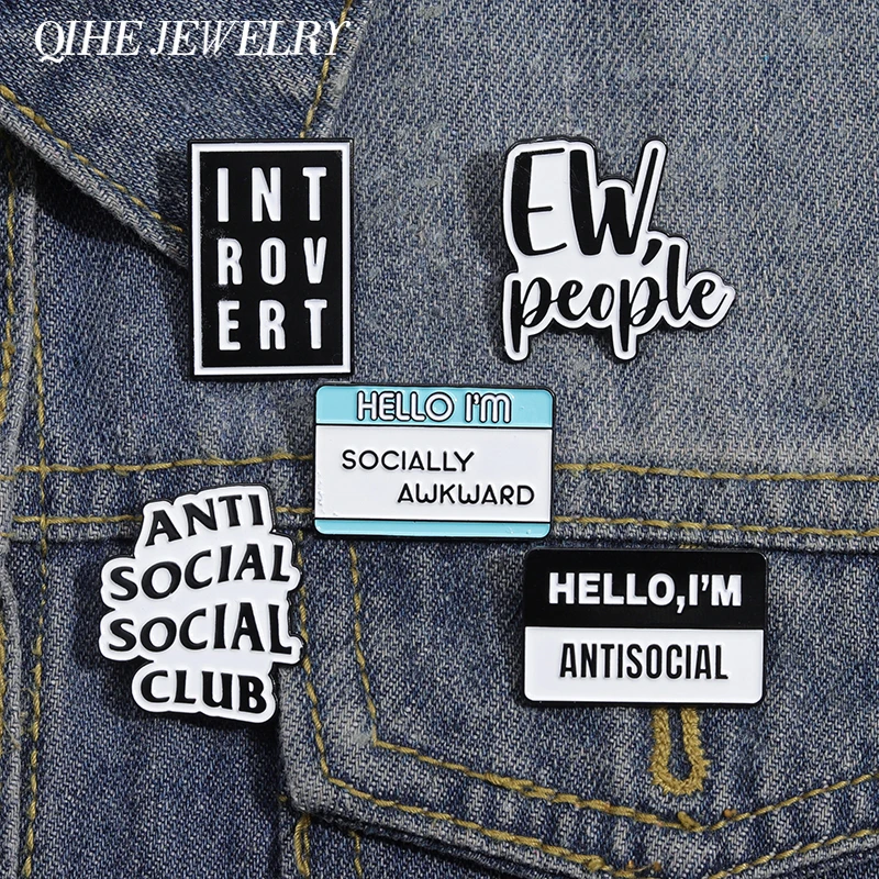 Hello I'm Socialally Awkward Emaille Pin I Love Social Distancing Mental Health Brosche Revers Abzeichen Schmuck Accessoires für Freunde Image