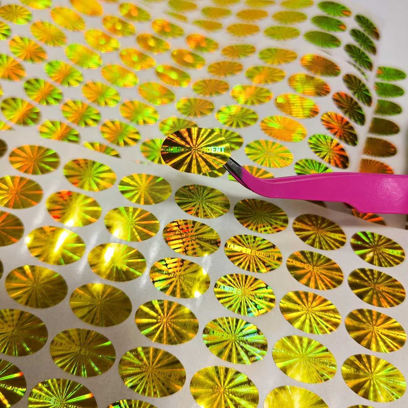 1000 Stück kleine goldene holografische Klebeetiketten, Laser-Einweg-Siegel-Etiketten für Mobiltelefone und Laptops Image