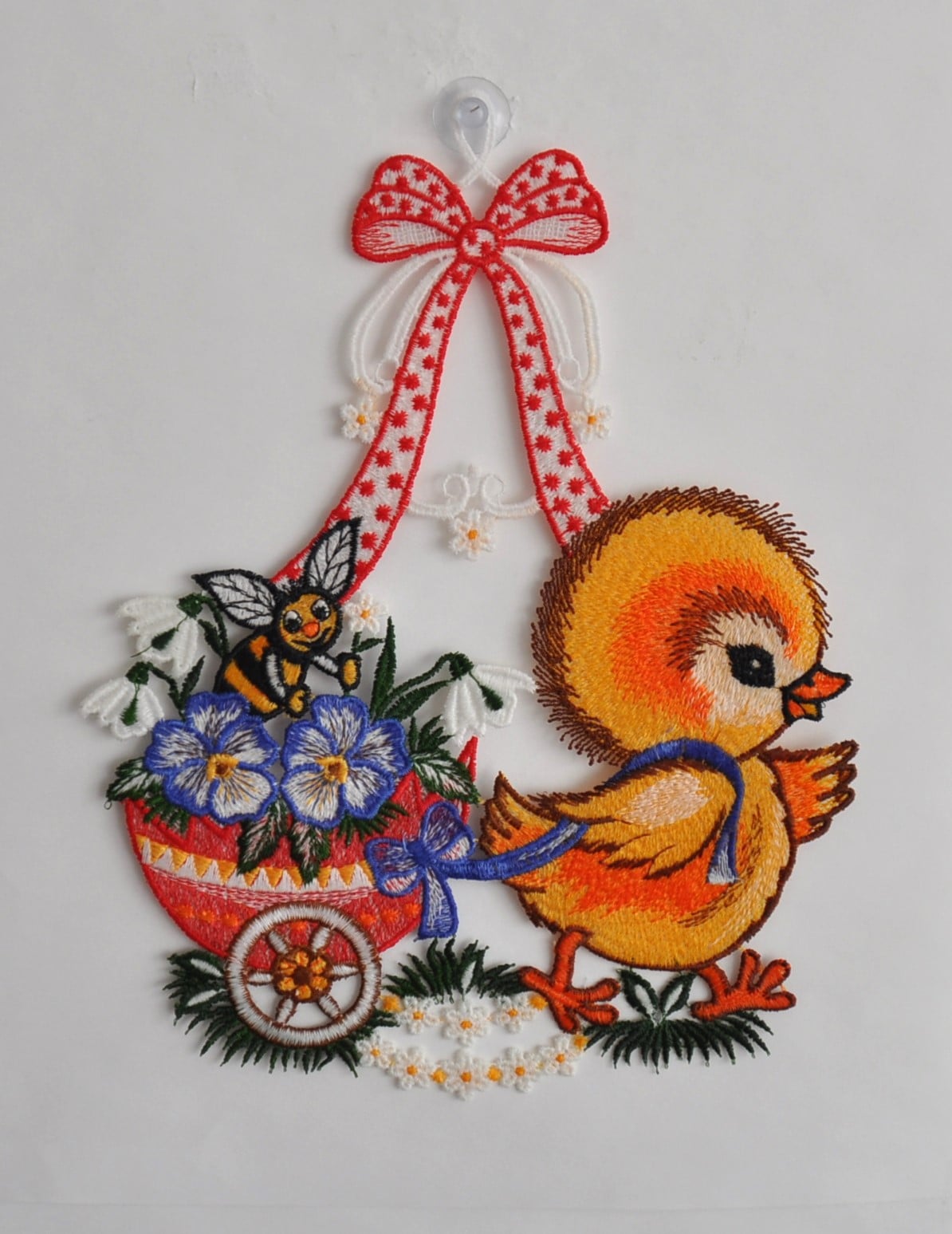 Fensterdekoration STICKEREIEN PLAUEN "Fensterbild Küken mit Wagen", bunt, B:21cm H:26cm T:0,5cm, Polyester, Fensterbilder, Fensterdekoration, Plauener Spitze Image