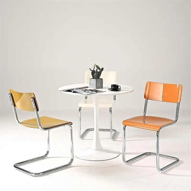 Nordischer Esszimmerstuhl, modern, schlicht, für den Esstisch, mit Rückenlehne, lässig, kreativ, schwebend