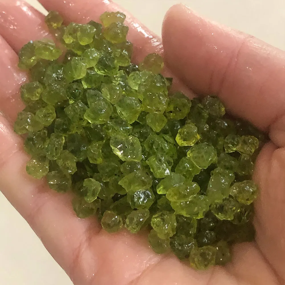 50 gr/paket Naturstein Peridot Olivin Roh stein Chips Quarz kristalle Kies Edelstein Wohnkultur spirituelle Produkte Meditation