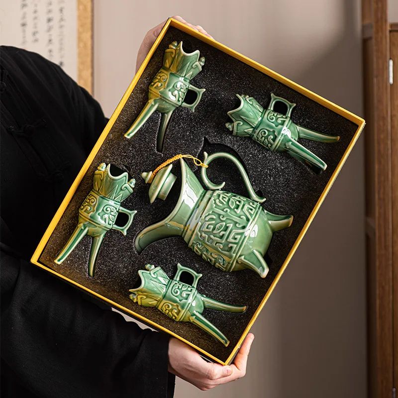 ImperialCharm Retro Ceramic Baijiu Wine Set One Catty Pot With 12 Cups Gift Box Edition olive Green