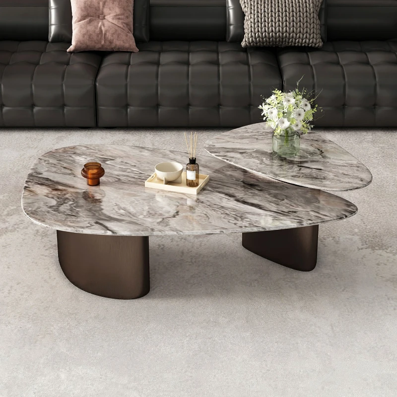 Einfacher Marmor-Couchtisch für das Wohnzimmer, speziell geformter, leichter Luxus-Couchtisch, Designer-Mesa-Lateralmöbel im minimalistischen Stil Image
