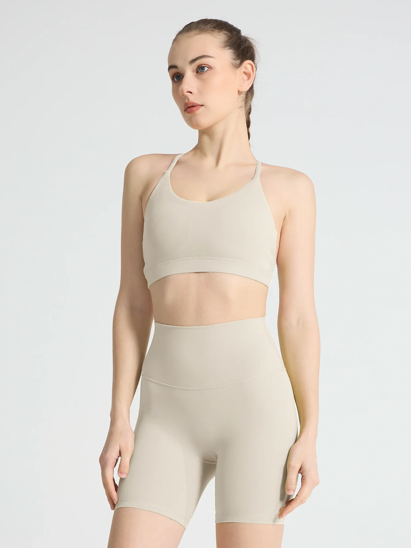 2026 Neues Damen 2-teiliges Yoga-Shorts-Set Dreieckig Geformter Schöner Rücken Hochgeschnittene Shorts Lauf- und Fitness-Outdoor-Yoga-Anzüge Image