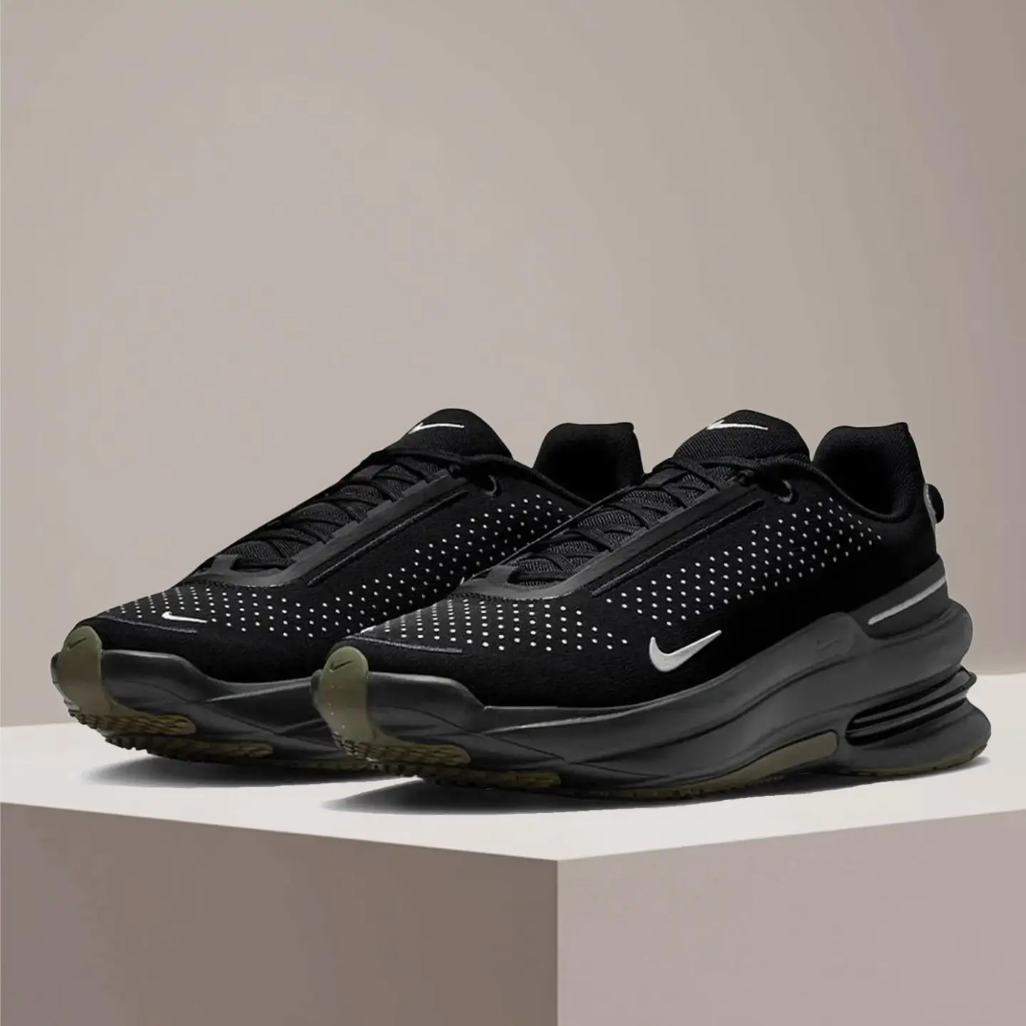 Nike Air Zoom Upturn SC Bequeme und vielseitige, gepolsterte, rutschfeste, langlebige Low-Top-Wanderschuhe IM7025-001