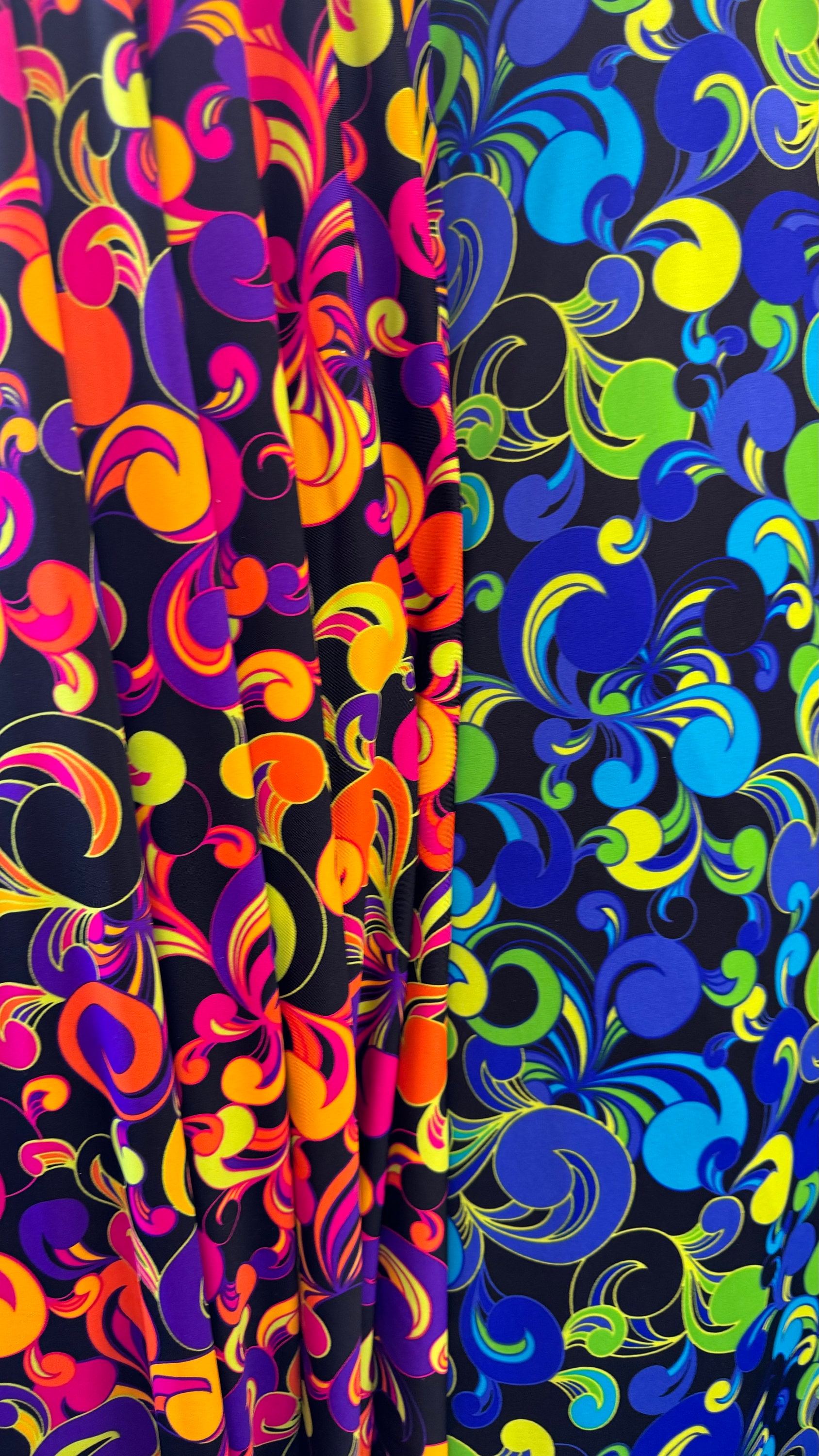 "Nuovo disegno astratto Paisley stampa multicolore su nylon spandex della migliore qualità elasticizzato in 4 direzioni 58/60\" Tessuti di alta qualità"